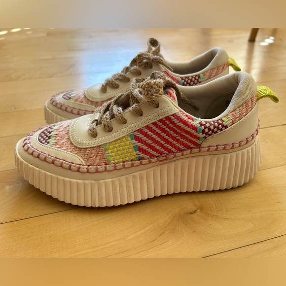 Dolce Vita Women’s Daran Wedge Sneaker - Picture 6 of 14